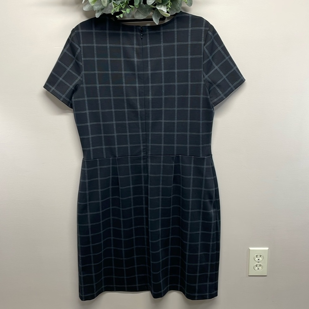 Chaps Classic Sheath Dress Black Gray Windowpane Plaid 14 - Picture 2 of 13